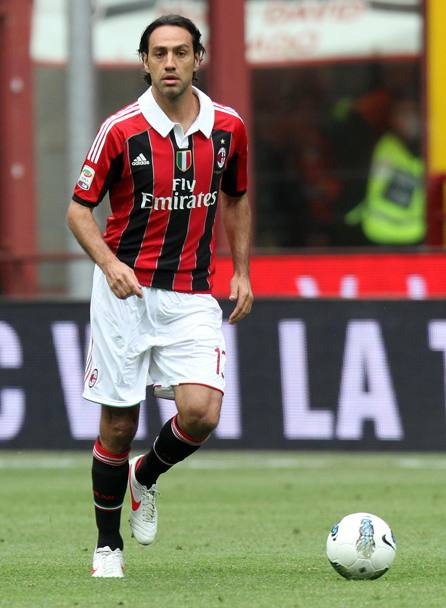 7. Alessandro Nesta divenne un difensore del Milan nel 2002 per 31 milioni di euro. La notizia venne ufficializzata dalla Lazio alle 15.30 del 31 agosto 2002.